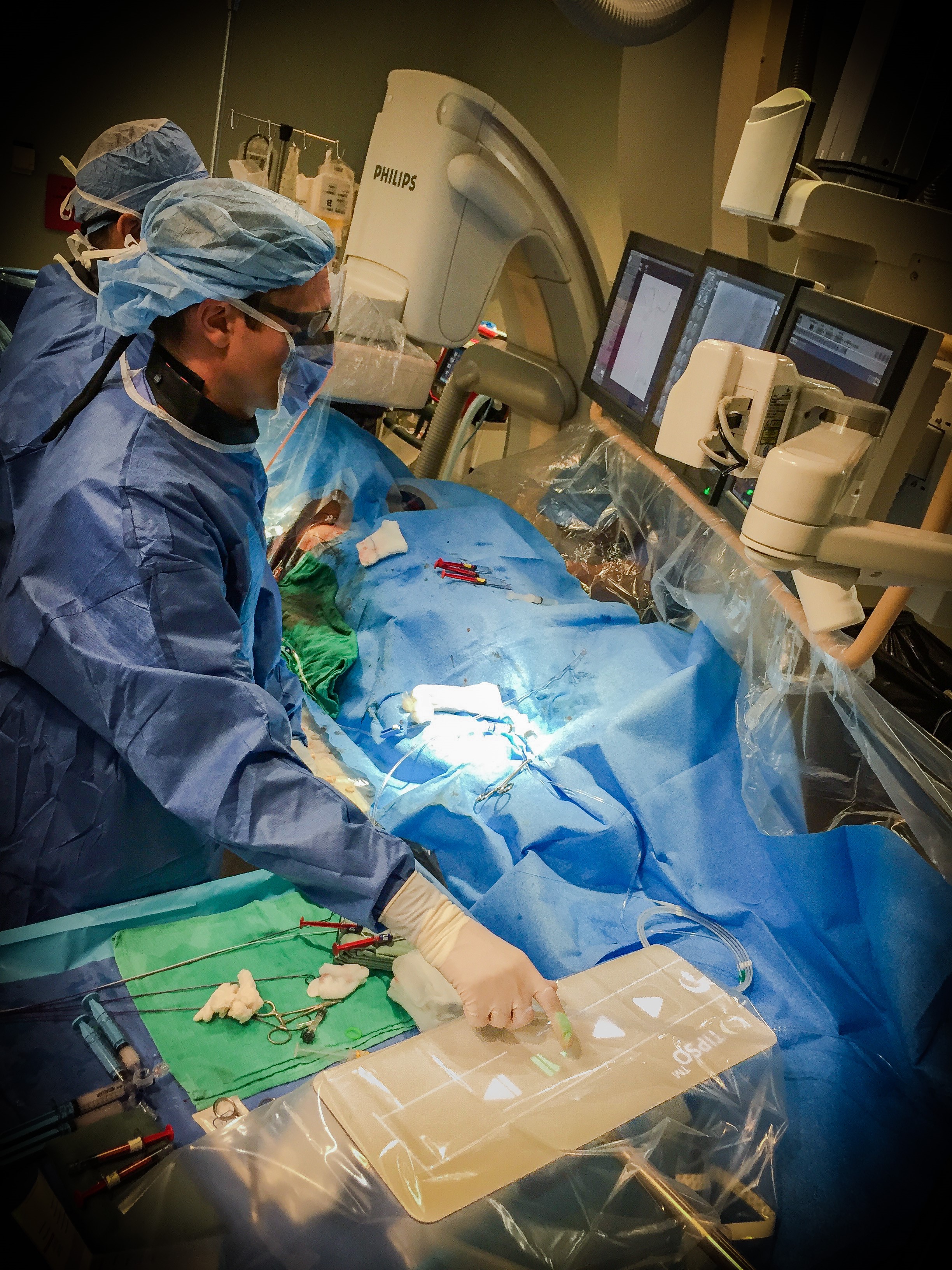 Dr. Behrang Homayoon uses TIPSO Beam during an interventional radiology procedure at Surrey Memorial Hospital. The projected controls are within arm’s length of the doctor and can be used intuitively at the bedside.